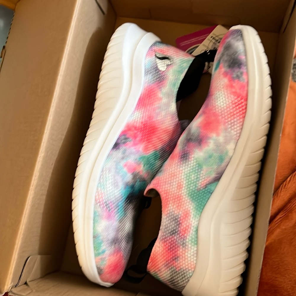 Skechers shoes